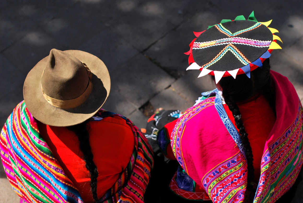 Cholitas in Peru