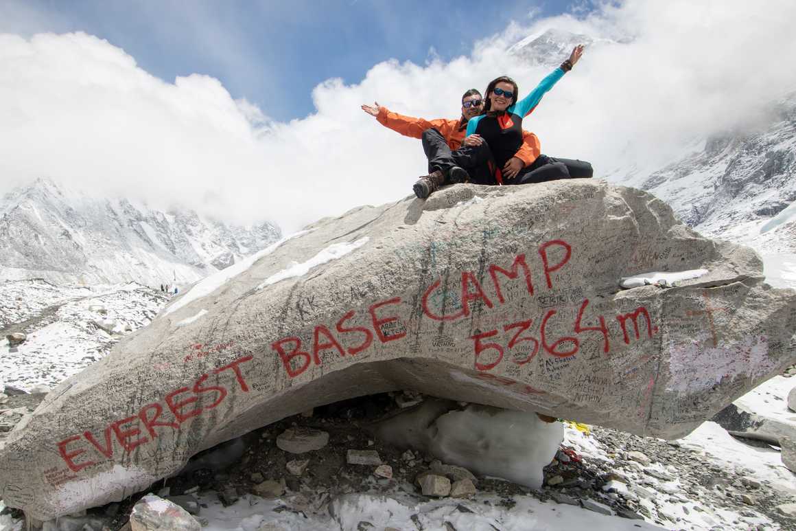 everest-base-camp-boulder