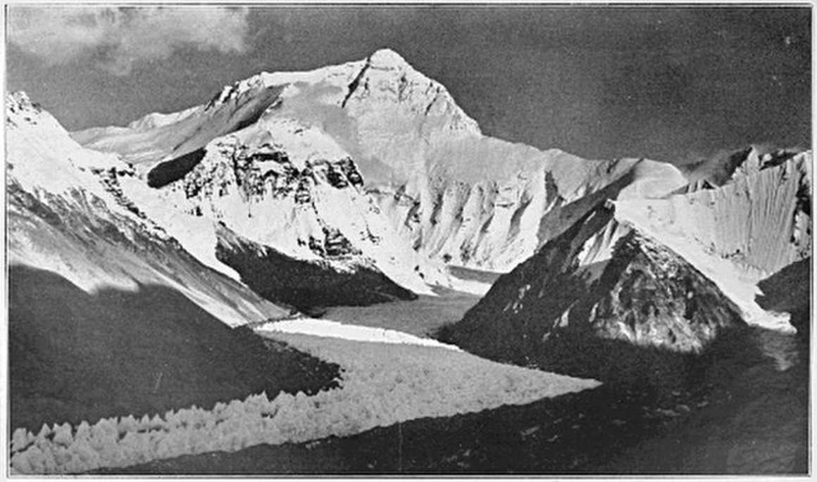 Everest_from_Rongbuk_valley_1921