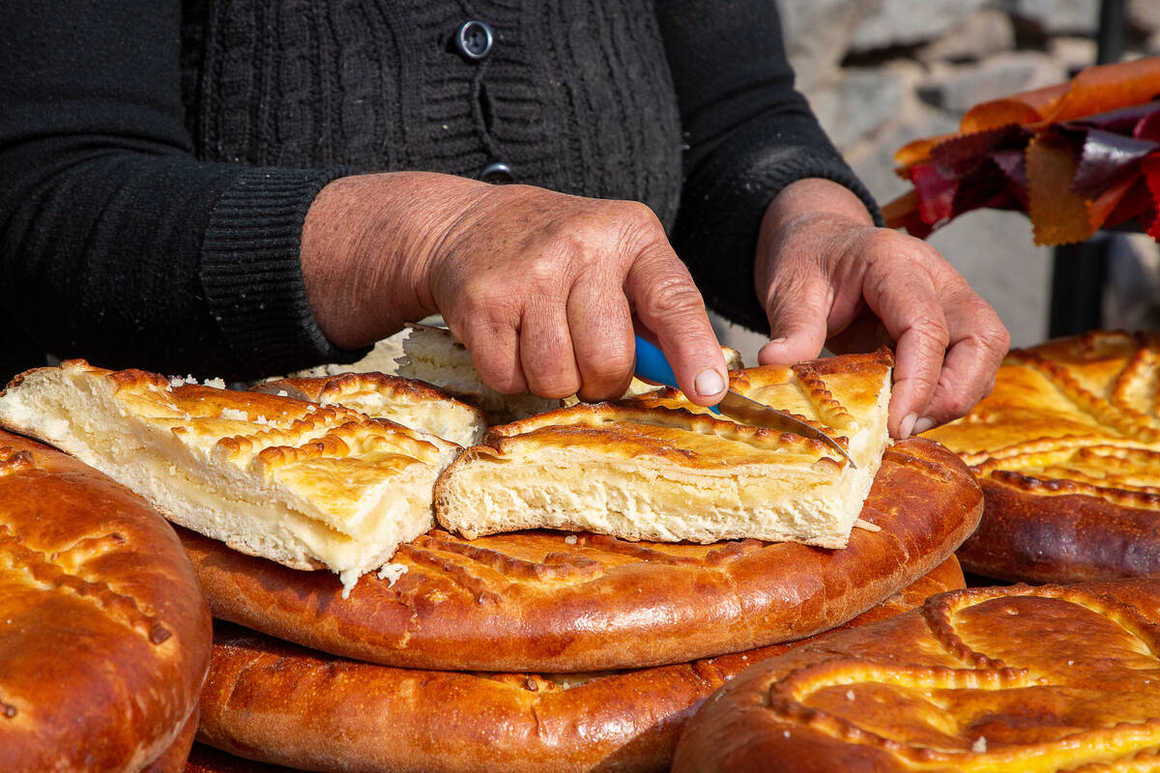 gata-armenian-traditional-pie