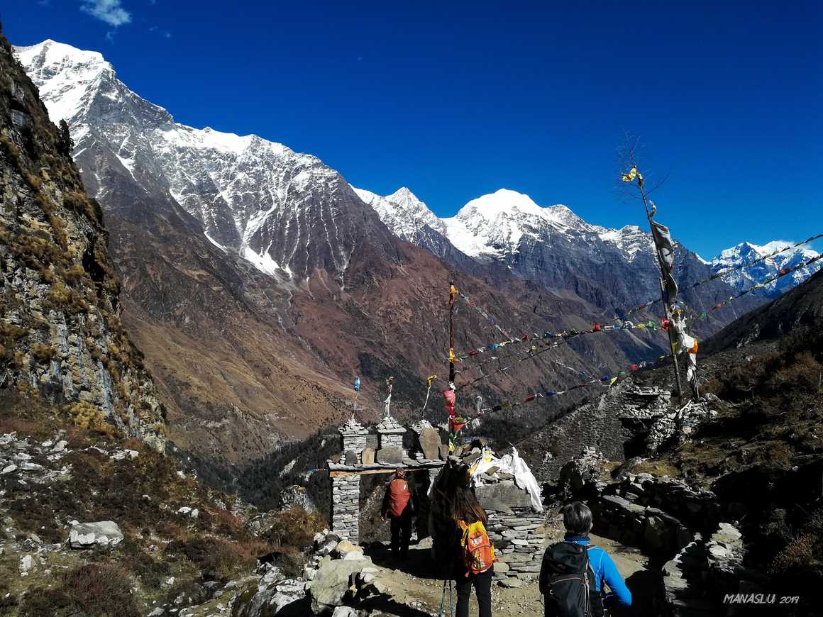 Hikers walking during the Manaslu Circuit Trek