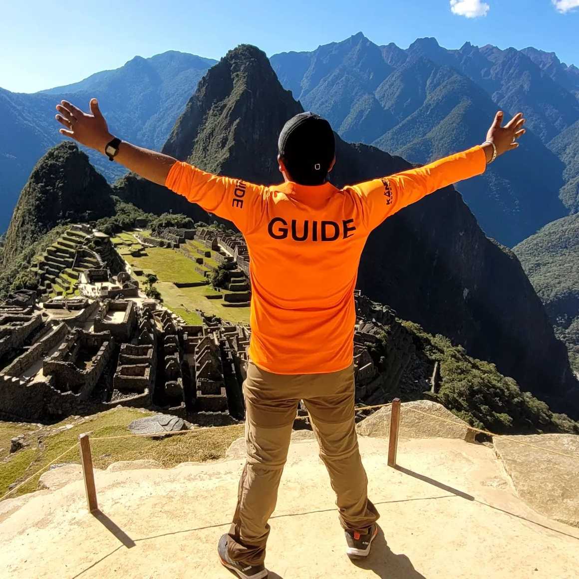 Kandoo guide at Macchu Pichu