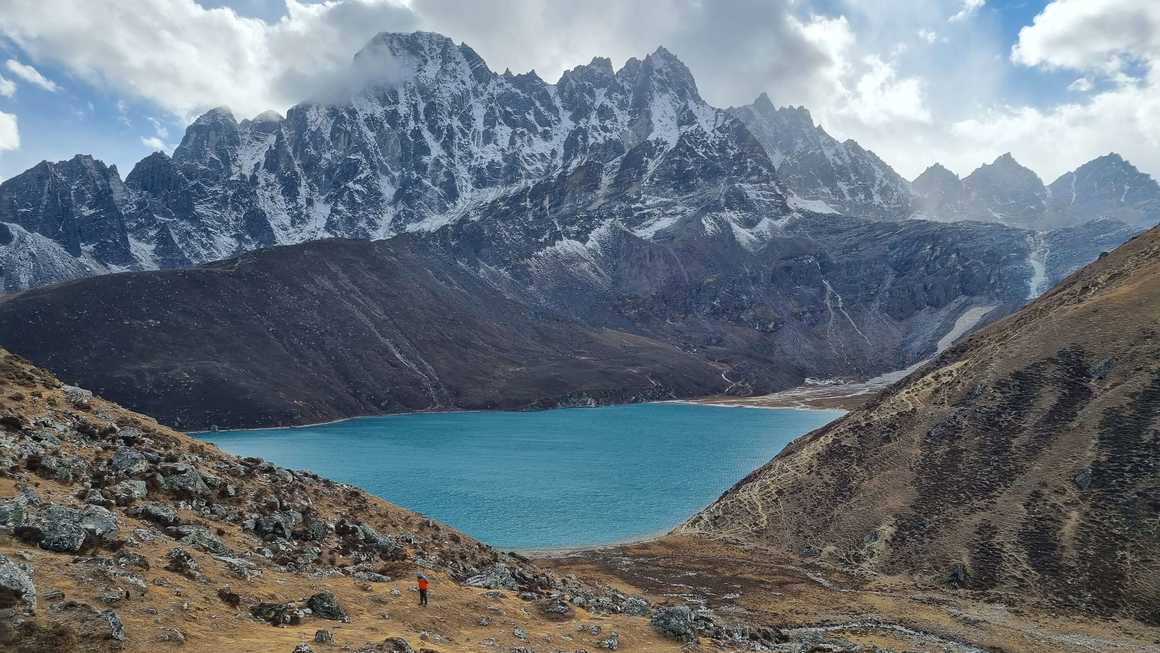 looking-back-at-the-largest-of-the-gokyo-lakes