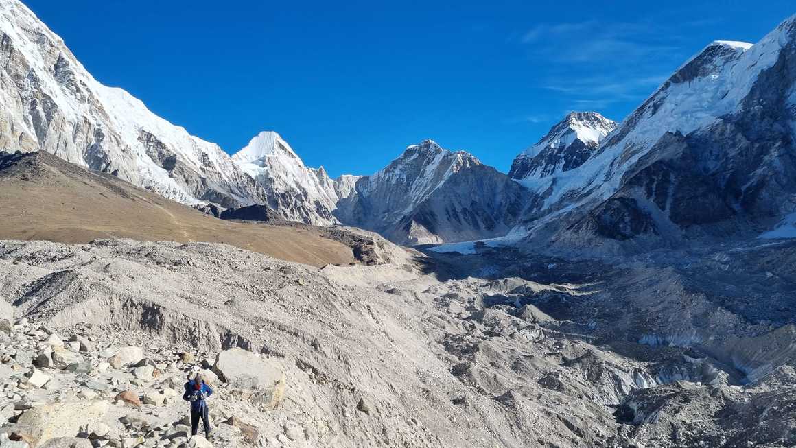 looking-up-the-valley-to-Everest-Basecamp