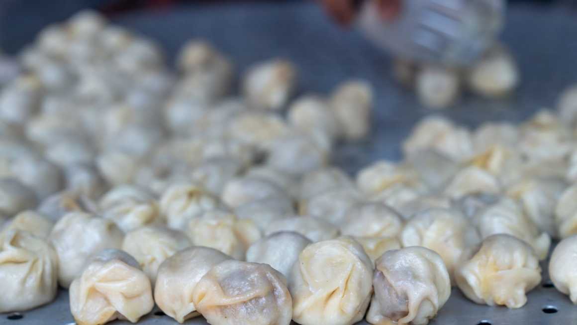 Momos