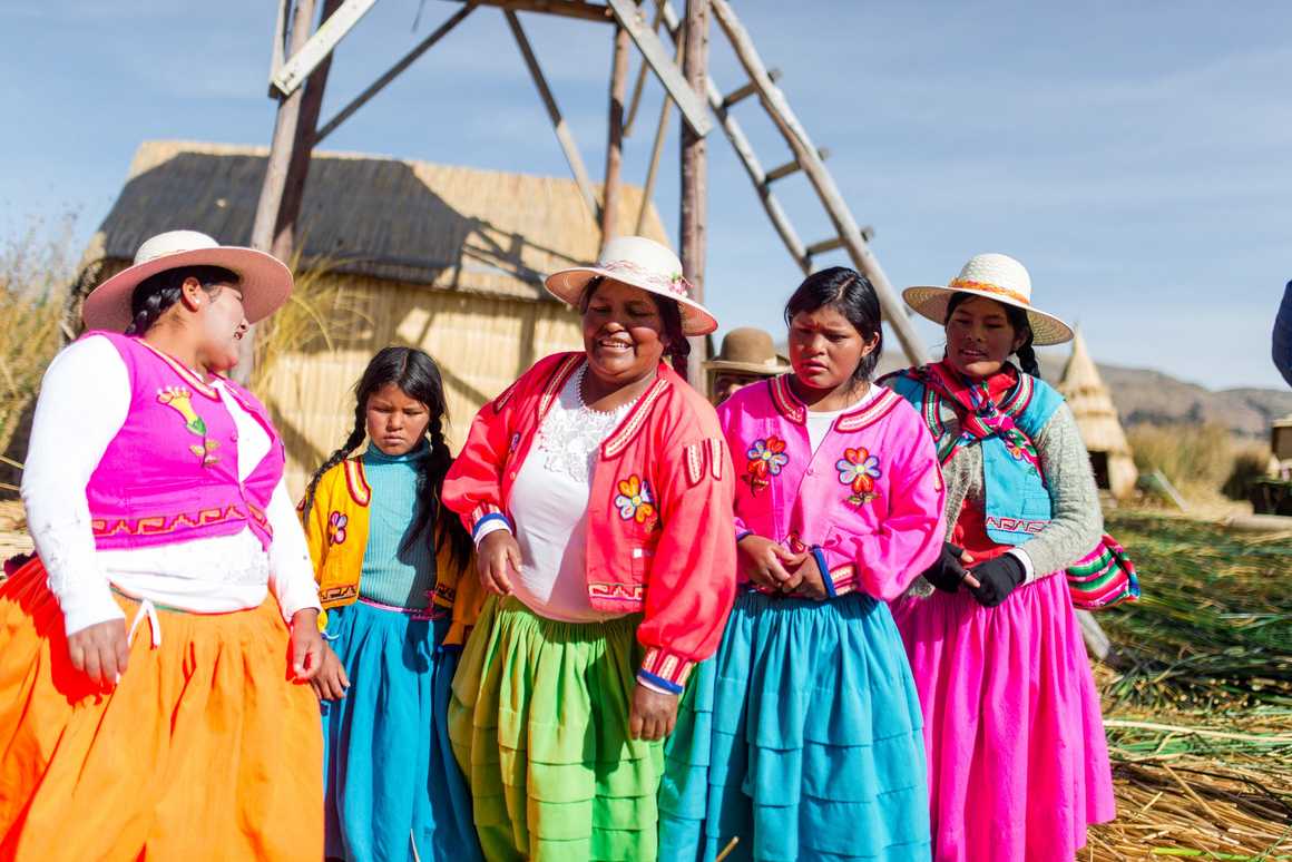 Peruvian women at Lake Titicaca