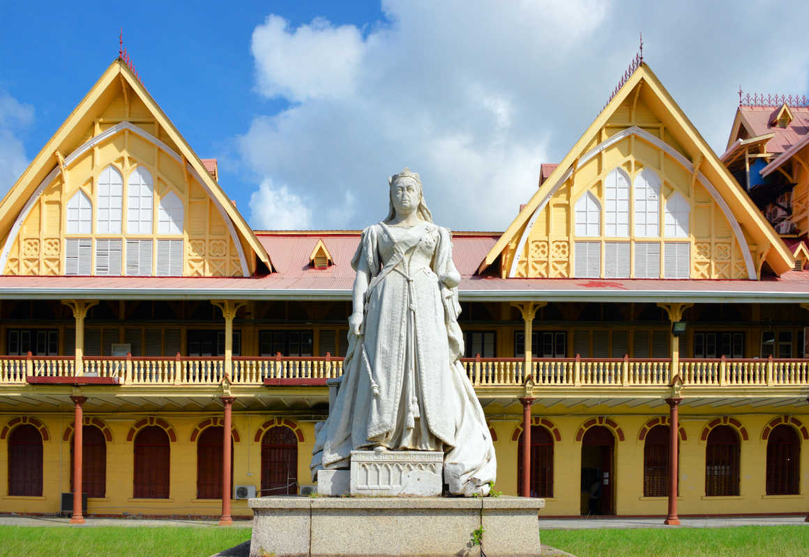 Supreme Court - statue of Queen Victoria (1894) - Avenue of the Republic, Georgetown, Guyana