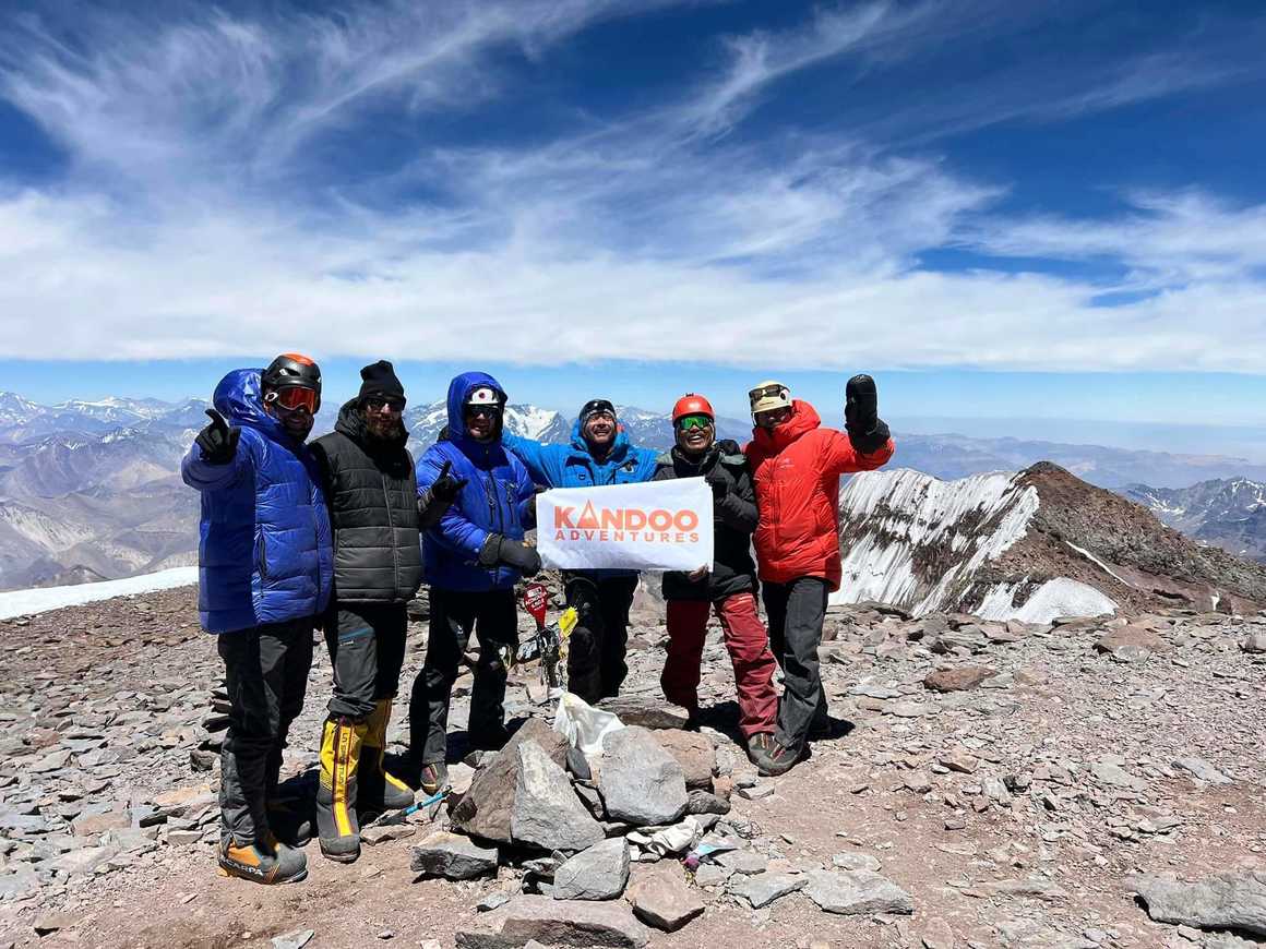Team-photo-at-the-summit