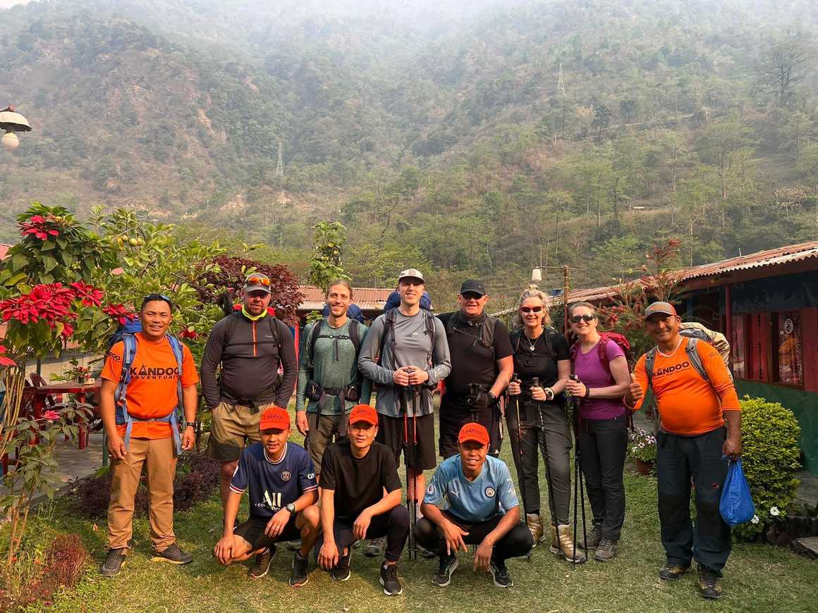 team-setting-off-on-annapurna-circuit