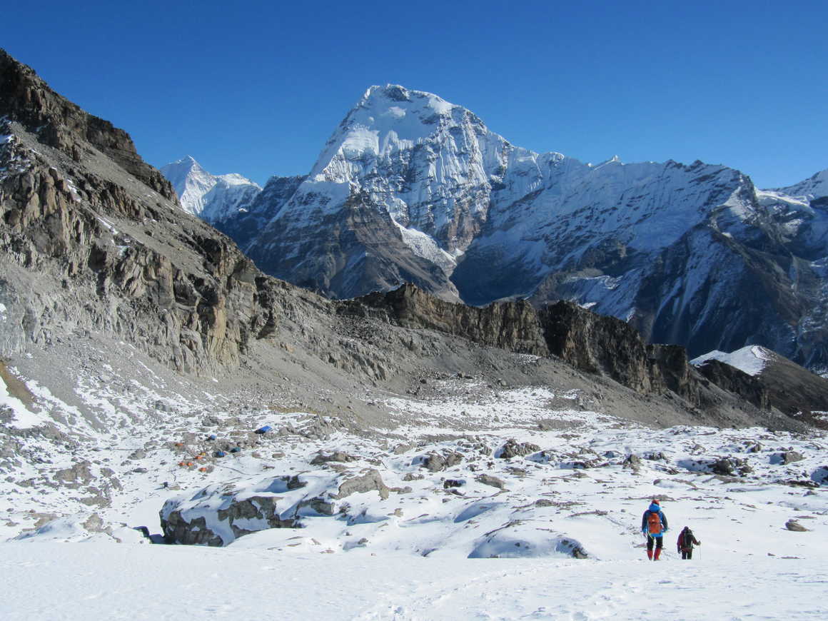 Trekkers in front of the Everest