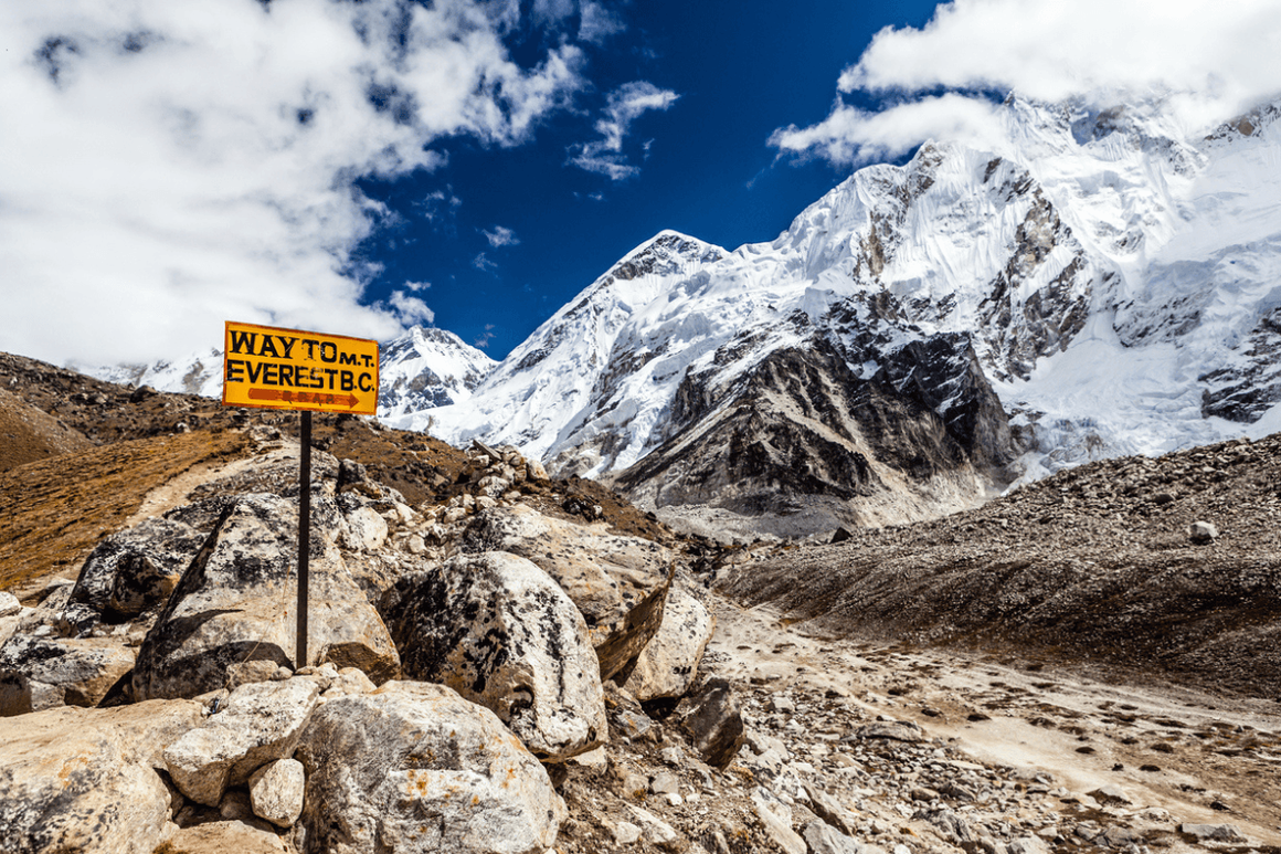 Way to Mt Everest sign