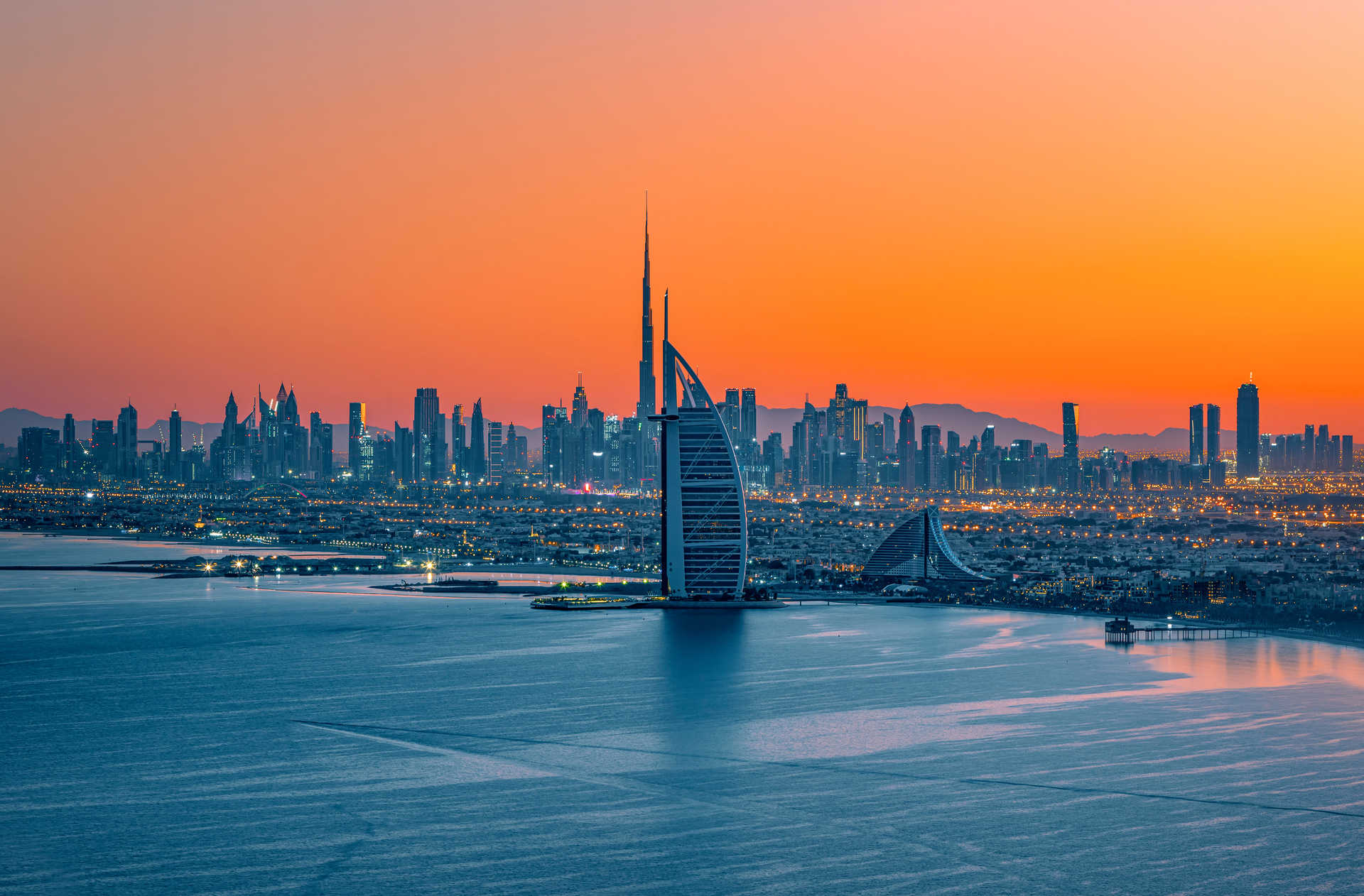 burj-khalifa-infront-of-the-dubai-sunset