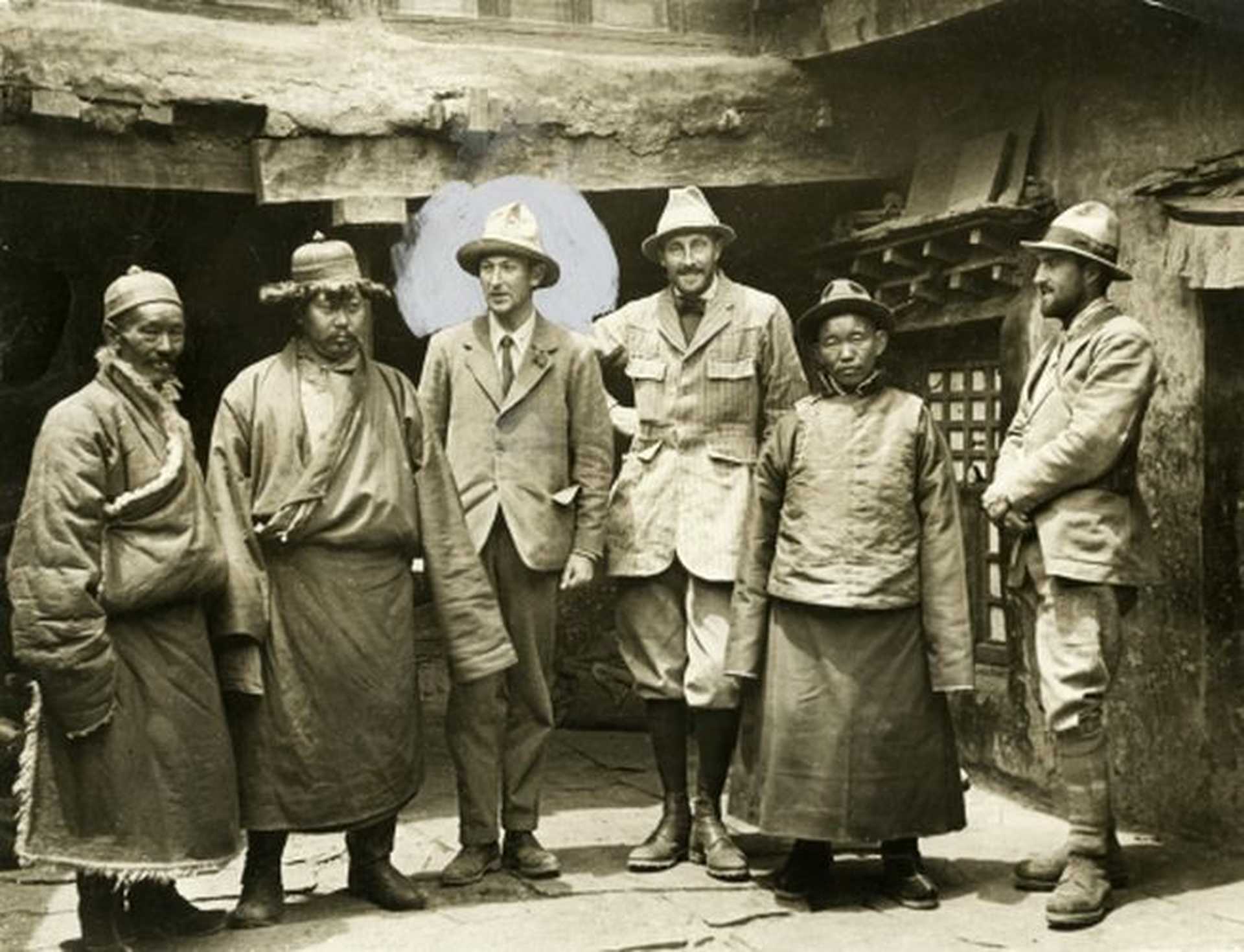 Group photo of Nepalese Sherpas and British climbers