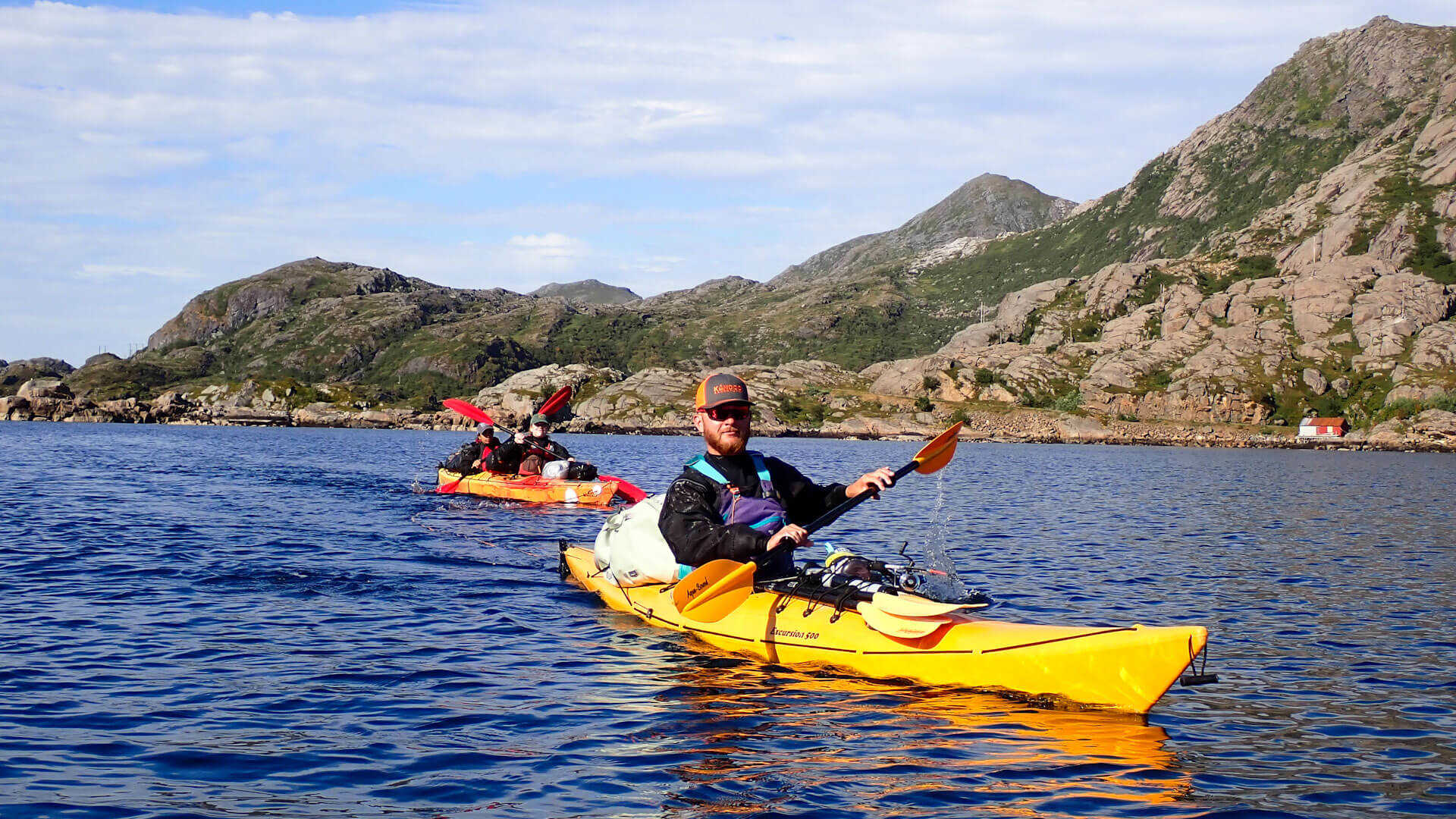 Kandoo guide kayaking in the Lofoten Islands