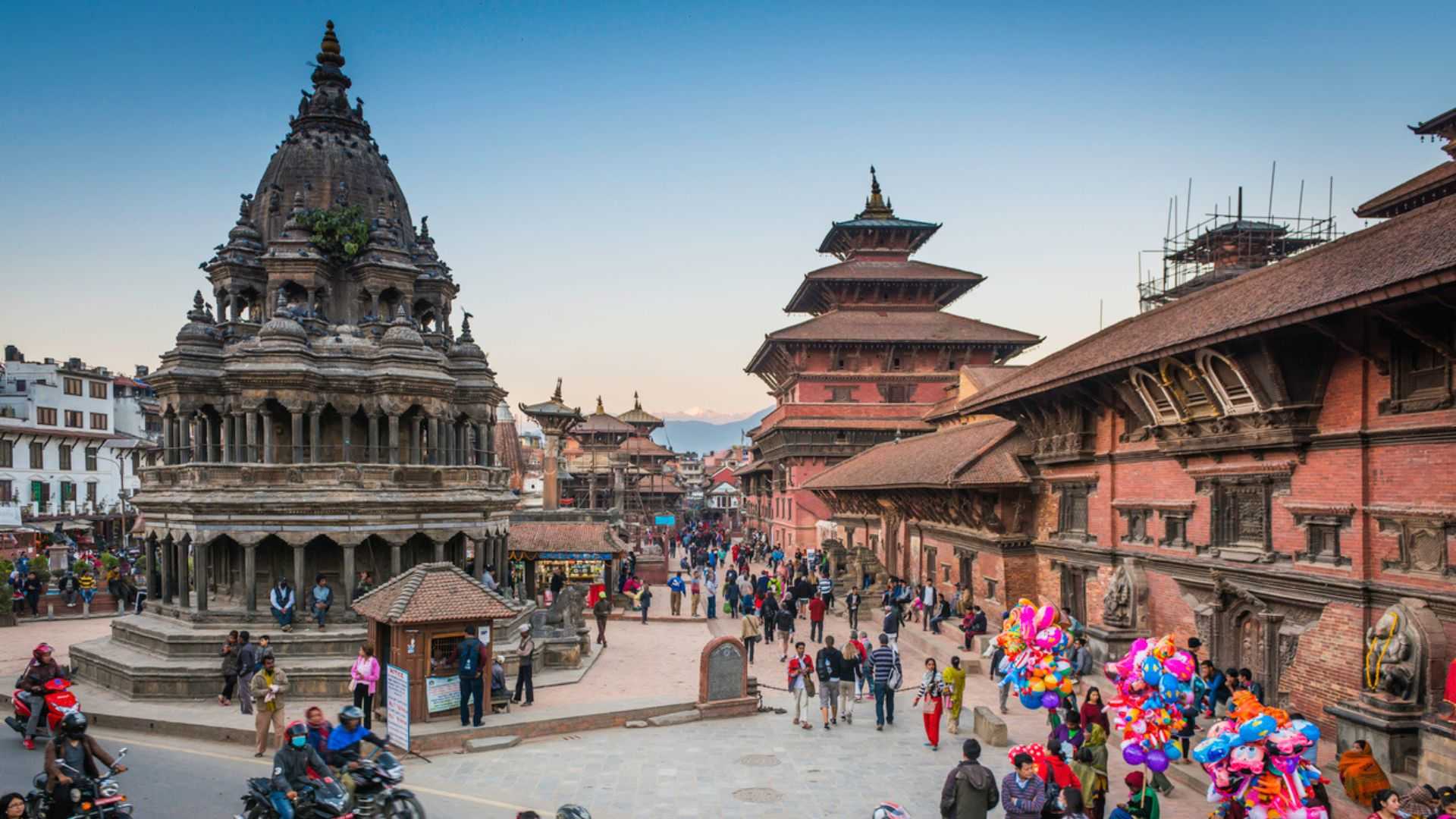 Patan Durbar Square © Unknown Kathmandu crowds outside Patan Durbar Square