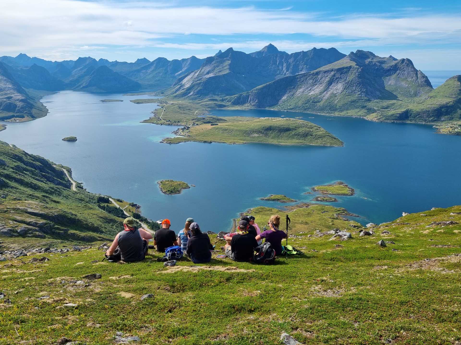 lunch-spot-on-the-way-up-Volandstinden