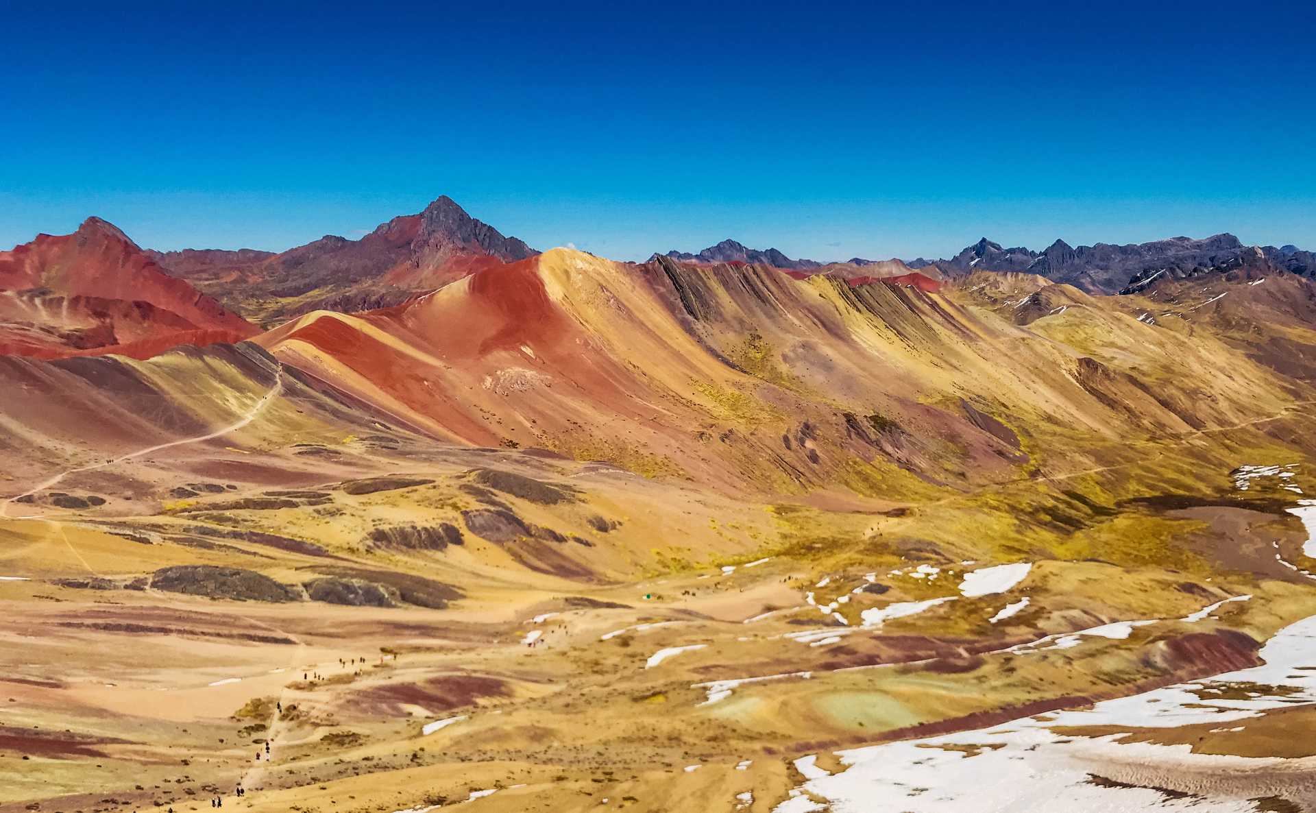 Vinicunca mountains in the Pitumarca region © Velazco Eddy Vinicunca mountains in the Pitumarca region