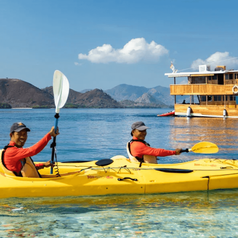 kayaks-and-support-boat-komodo-islands