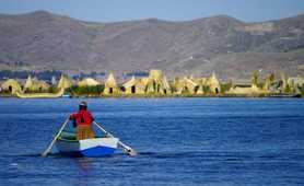 Peruvian woman navigating on Titicaca lake