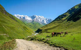 scenic-views-along-the-mestia-ushguli-trekking-route