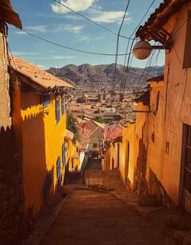 Colourful back alley in Cuzco
