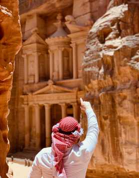 Man pointing at Petra