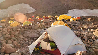 camping-outside-bethlemi-hut-below-the-summit