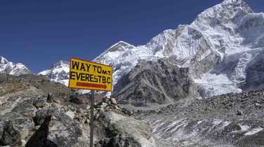 Everest sign