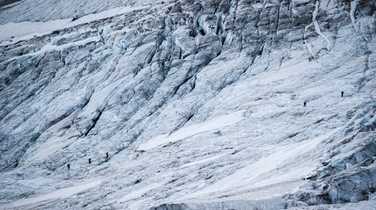 Glaciar hike in the Gran Paradiso massif