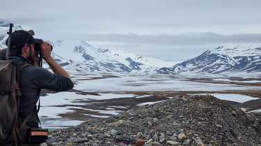 Guide on lookout in Svalbard