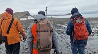 Kandoo group with guide in Svalbard