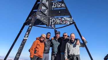 kandoo-team-on-summit-of-Toubkal