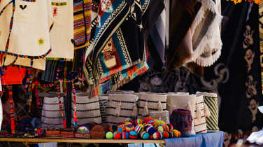 market-stall-at-otavolo