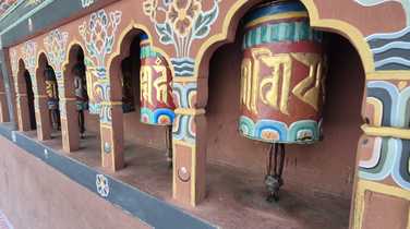 prayer-wheels-at-the-zilukha-nunnery