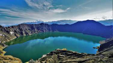 quilotoa-with-illinizas