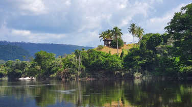 riverside-hut-in-Paruima