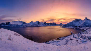 Sunset-over-the-mountains-from-Mefjordvaer