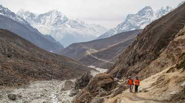 trekking-in-valley-himalaya