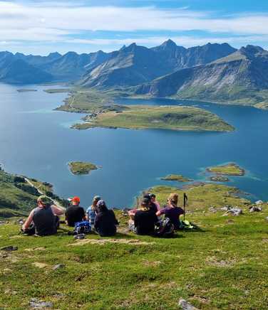 lunch-spot-on-the-way-up-Volandstinden