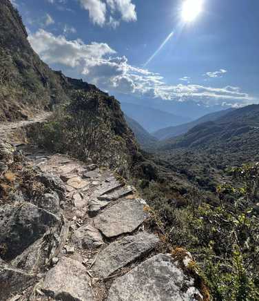 mountain-pathway-nearing-the-highpoint-on-the-Inca-trail