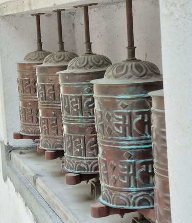 Prayer-wheels-on-the-annapurna-circuit