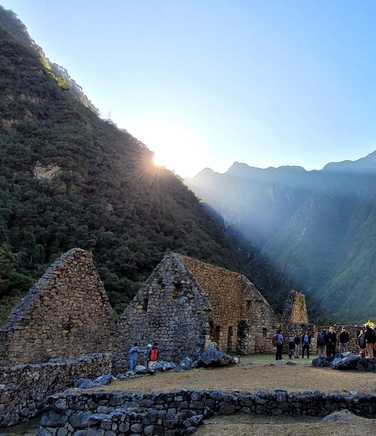 Sun-casts-shadows-over-Incan-ruins