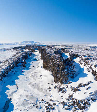 The-continental-divide-at-Thingvellir-blanketed-in-snow