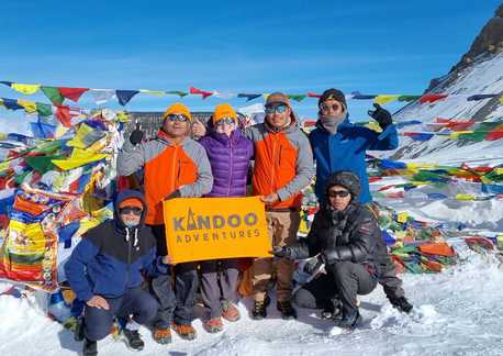 happy-team-at-the-top-of-thorong-la-pass