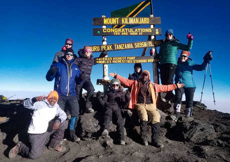Kandoo group summiting Kilimanjaro June 2022