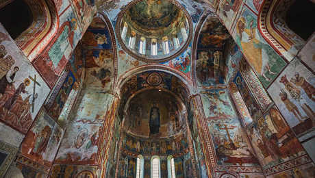Intricate-designs-in-the-interior-of-the-gelati-monastery