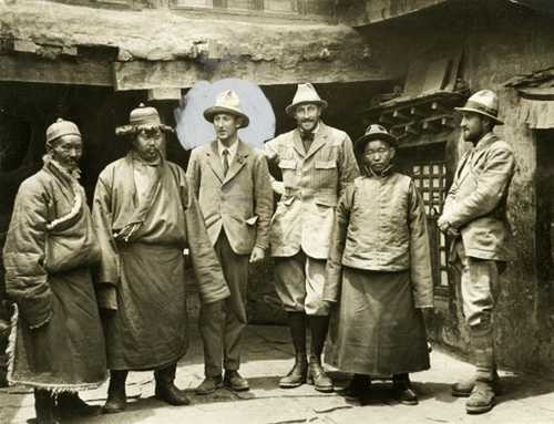 Group photo of Nepalese Sherpas and British climbers