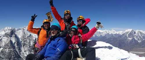 Kandoo Management Team Summit Island Peak