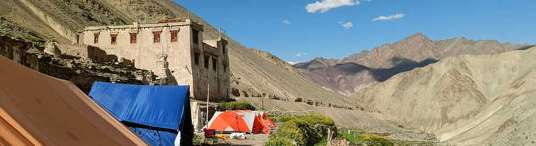 camping-under-the-gompa
