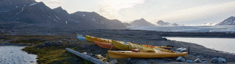 Kayaks in Ymerbukta